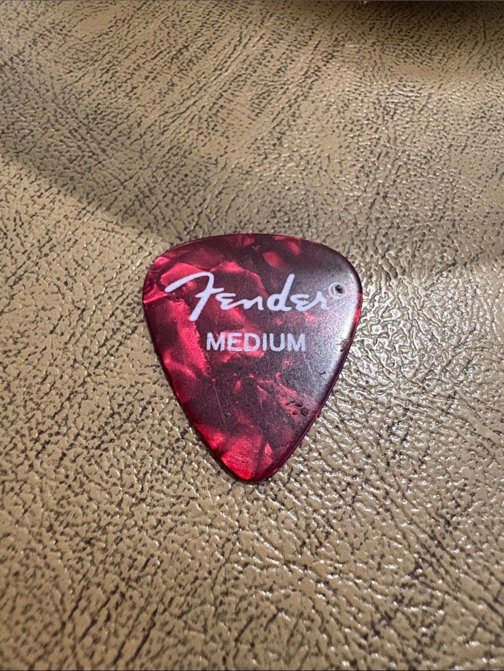 Fender Medium Pick in Red Tortoiseshell Finish